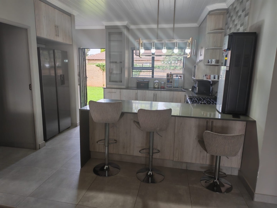 To Let 3 Bedroom Property for Rent in Flamwood North West